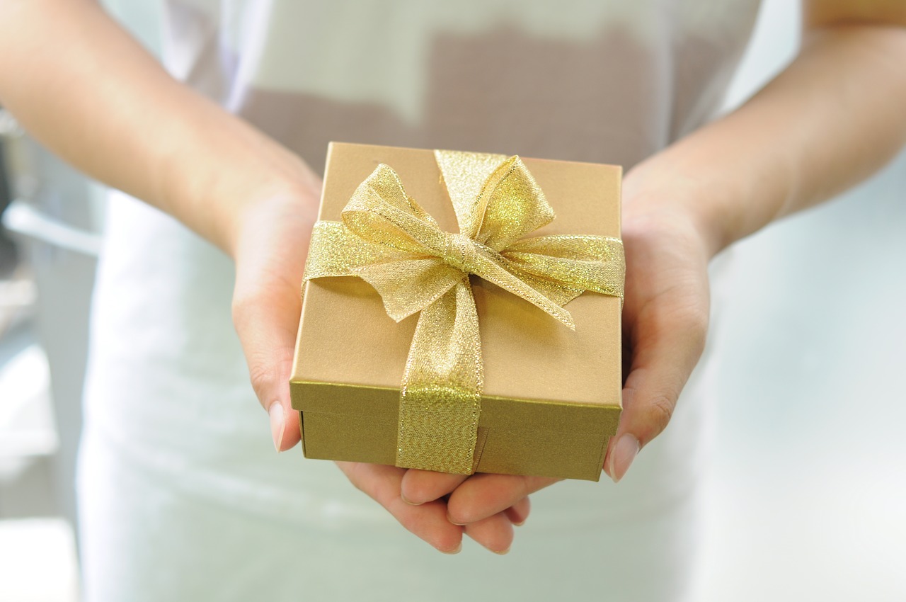 gift-box-2458012_1280